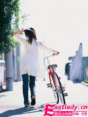 情人給老婆郵了條繡花內(nèi)褲