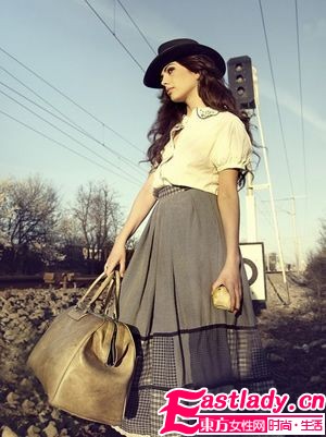 我剝開自己后躺在他的床上