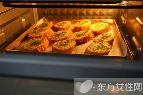 法式經(jīng)典早餐 蒜香法棍面包的做法大公開
