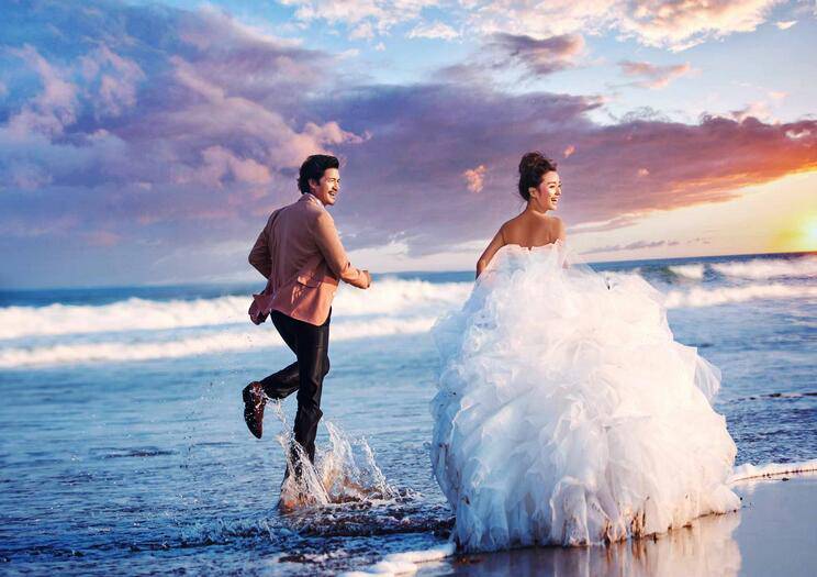 8款婚紗照創(chuàng)意造型 讓你的婚紗照個性十足