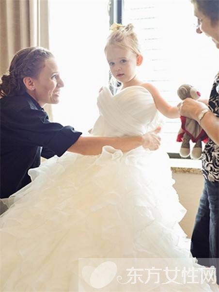 可愛童話風(fēng)婚紗照賞析 婚紗禮服應(yīng)該怎么選