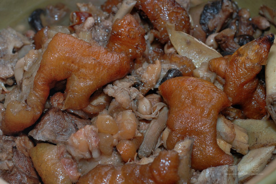 豬腳燉花生的兩大家常做法及營(yíng)養(yǎng)功效