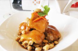 豬腳燉花生的兩大家常做法及營養(yǎng)功效