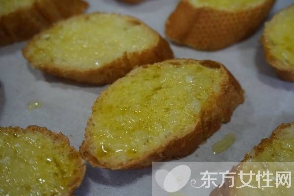 法式經(jīng)典早餐 蒜香法棍面包的做法大公開