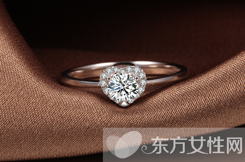結(jié)婚為什么要戴鉆戒 揭結(jié)婚鉆戒基本常識