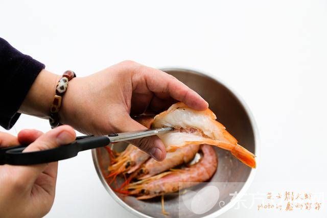 揭芝士焗大蝦做法 芝士焗蝦怎么做好吃