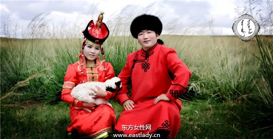 蒙古族婚紗照感受質(zhì)樸的愛(ài)情