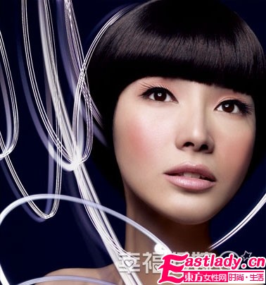 玫瑰彩妝 打造寒冷冬天里的嫵媚新娘