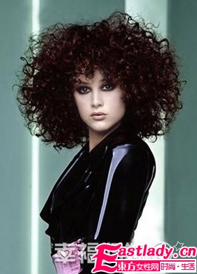 宣揚(yáng)個(gè)性的年代 學(xué)做歐美新娘發(fā)型