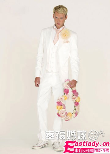 深秋婚紗攝影大片 用玫瑰演繹人生