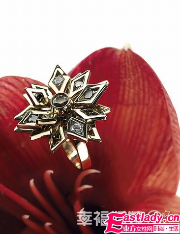 冬日花樣美戒在新娘指尖綻放