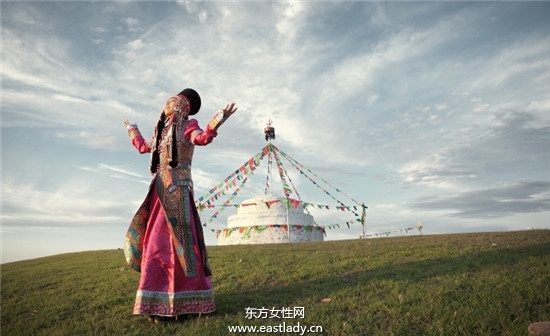 蒙古族婚紗照感受質(zhì)樸的愛(ài)情