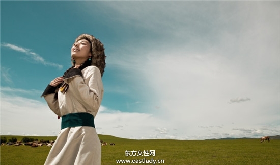 蒙古族婚紗照感受質(zhì)樸的愛(ài)情