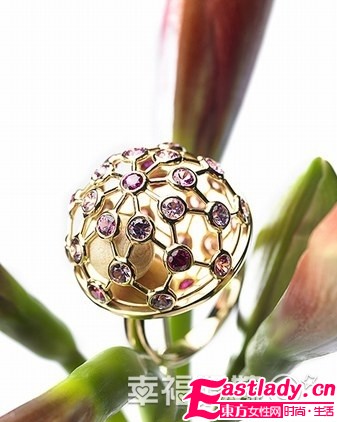 冬日花樣美戒在新娘指尖綻放