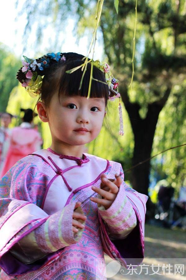 揭紀(jì)姿含父母及家庭背景照片 紀(jì)姿含與她竟是雙胞胎