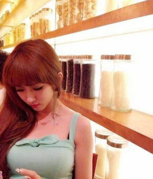 袁佳怡獻b門是什么 北大?；ㄔ砚Ib門全套照