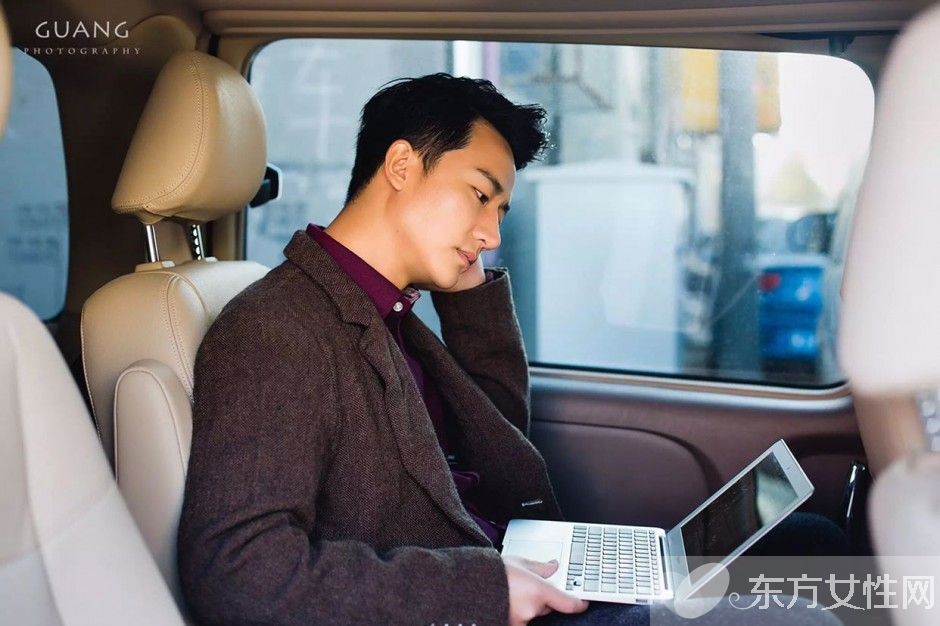 黃軒胡杏兒的婚紗照怎么回事 黃軒背景個人資料