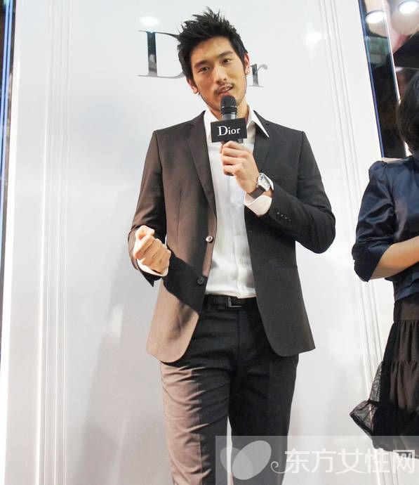 高以翔女友是蔡依林嗎 高以翔家庭背景個人資料