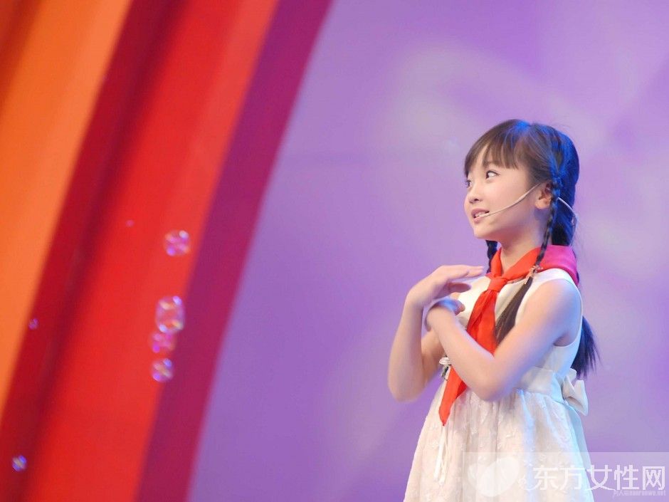 林妙可家庭背景個(gè)人資料 曬比基尼照露深溝