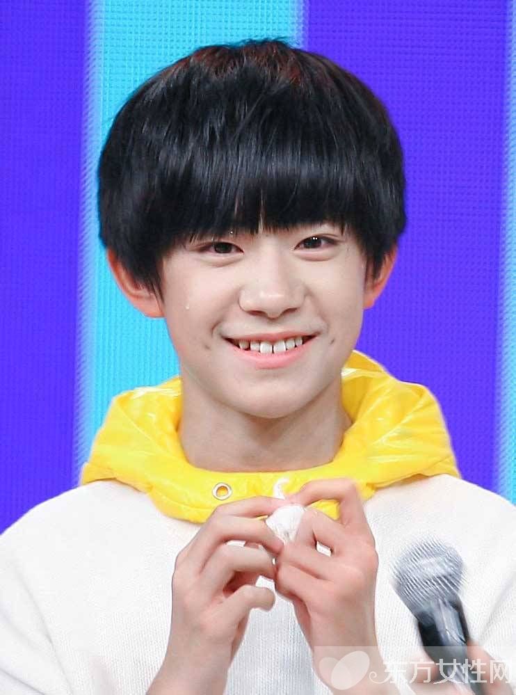 易烊千璽真實(shí)家庭背景 tfboys年收入居然這么高