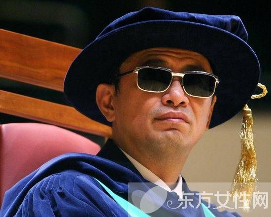 王家衛(wèi)為什么總戴墨鏡 說到底居然是因為一個女人