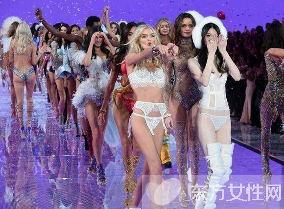 中國(guó)超模何穗整容了嗎 走紅前照片簡(jiǎn)直不敢看