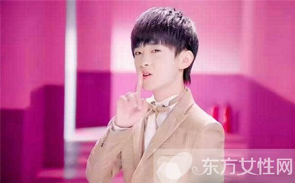 易烊千璽真實(shí)家庭背景 tfboys年收入居然這么高