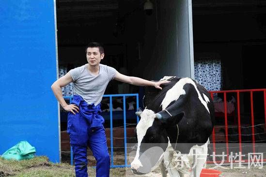 揭保劍鋒老婆何珈好家庭背景 兩人結婚照曝光網友稱好丑