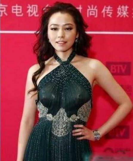 張靚穎打乳環(huán)囧照曝光 打乳環(huán)到底是個什么鬼