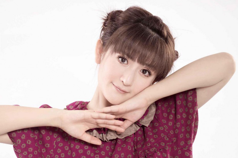 到底當(dāng)紅主持人謝娜多大了 謝娜何炅工資排名大揭秘