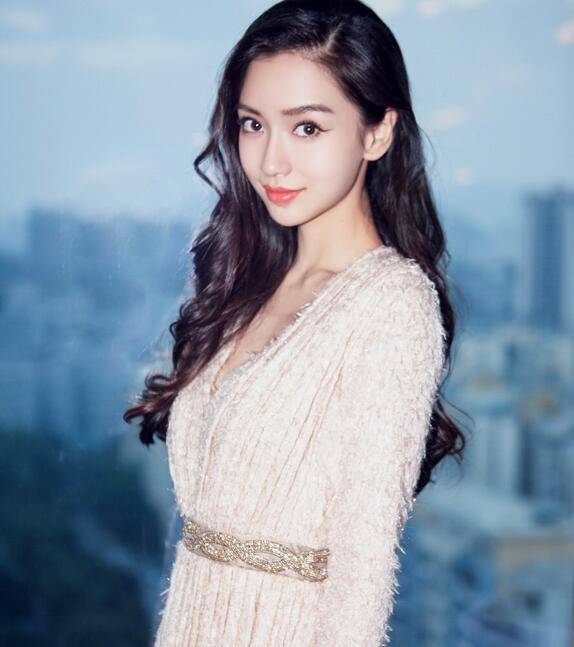 AngelaBaby楊穎父母家庭背景揭秘 整容前后照對比驚人