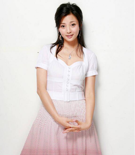 殷桃的現(xiàn)任丈夫背景資料 替父還債陷 包養(yǎng)門 真相