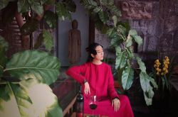 58歲楊麗萍近照如少女 豪宅 月亮宮 美如仙境