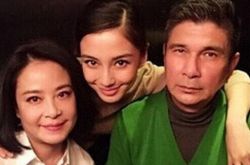 AngelaBaby楊穎父母家庭背景揭秘 整容前后照對比驚人