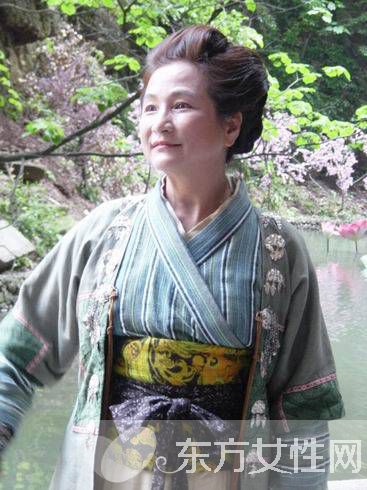 鄭佩佩個人資料 鄭佩佩炮轟張柏芝惹粉絲怒罵