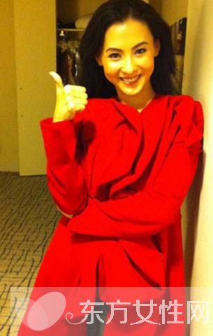 張柏芝運(yùn)動(dòng)裝素顏擠地鐵少女氣息十足 張柏芝門照艷全集圖片