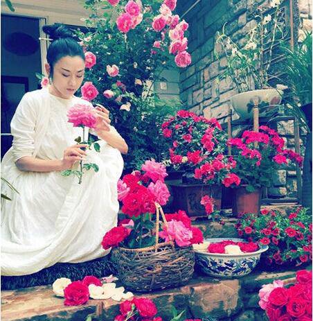 58歲楊麗萍近照如少女 豪宅 月亮宮 美如仙境