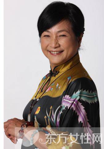 鄭佩佩個人資料 鄭佩佩炮轟張柏芝惹粉絲怒罵