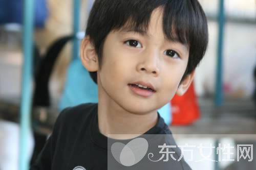 景崗山個人資料 景崗山一對兒女近照曝光被贊最好看星二代