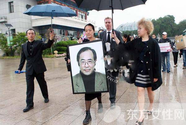 徐慶東追悼會(huì)王茜痛哭 徐慶東走了王茜撐起半邊天