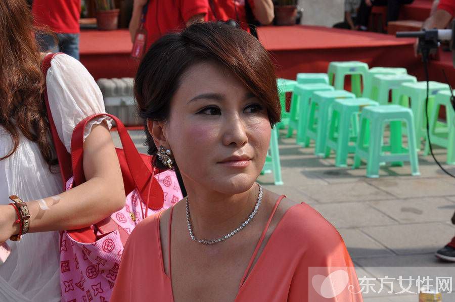 徐慶東追悼會(huì)王茜痛哭 徐慶東走了王茜撐起半邊天