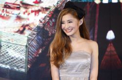 李心艾不雅照曝光微博遭扒 整容前后照網(wǎng)友稱不認(rèn)識了