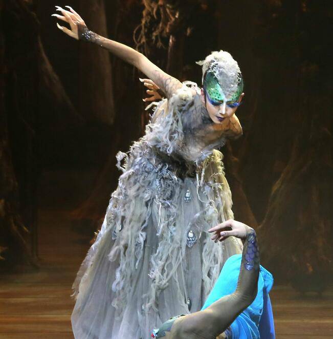 58歲楊麗萍近照如少女 豪宅 月亮宮 美如仙境