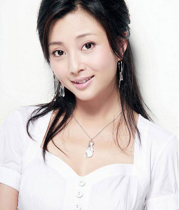 殷桃的現(xiàn)任丈夫背景資料 替父還債陷 包養(yǎng)門 真相