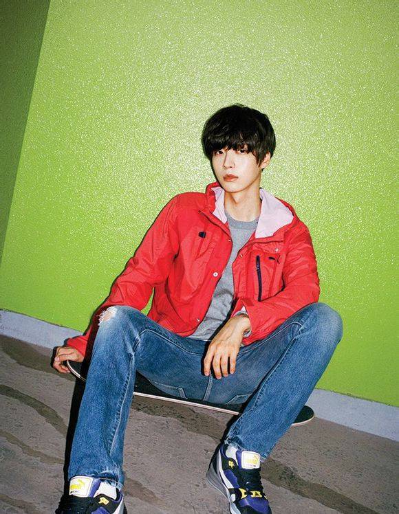 安宰賢鄭秀晶情侶畫報曝光 揭安宰賢鄭秀晶關(guān)系