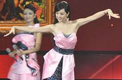 李思思老公被傳是湖南臺臺長 李思思微博怒斥媒體造謠言