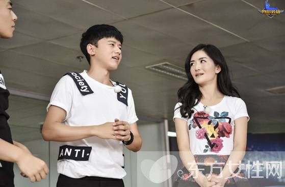 謝娜年齡多大 揭謝娜為什么離開快樂大本營