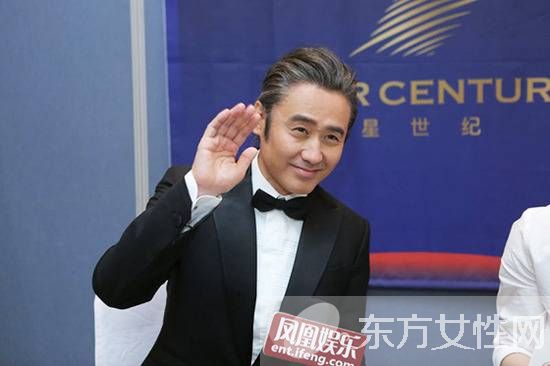 吳秀波妻子尚潔現(xiàn)身機場 兩個兒子近照曝光