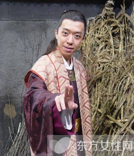 李菁老婆個(gè)人資料曝光 李菁因相聲天賦公車(chē)上震驚四座