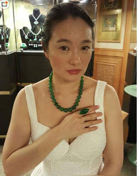 張瑞竹老公是誰(shuí) 不穿內(nèi)衣凸點(diǎn)照惹洪金寶尖叫